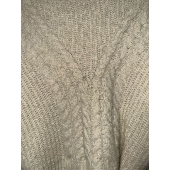 Universal Thread Women’s Medium Cream Cable Knit Cropped Pullover Sweater – Cozy - Picture 4 of 9
